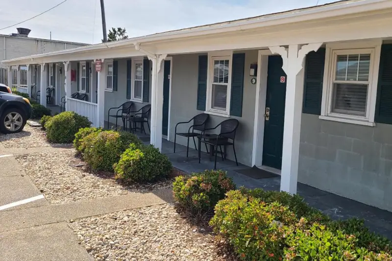 Driftin Sands Motel, a budget motel two minutes' walk from the beach in Kill Devil Hills, North Carolina